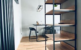M4 BLACK Monolocale Moderno e Funzionale